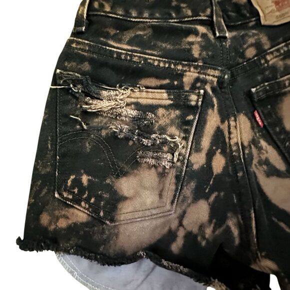 Levi’s ~ Black 550 Tie Dye shorts~ hardware detail on back pocket ~ size 12slim - Picture 9 of 12